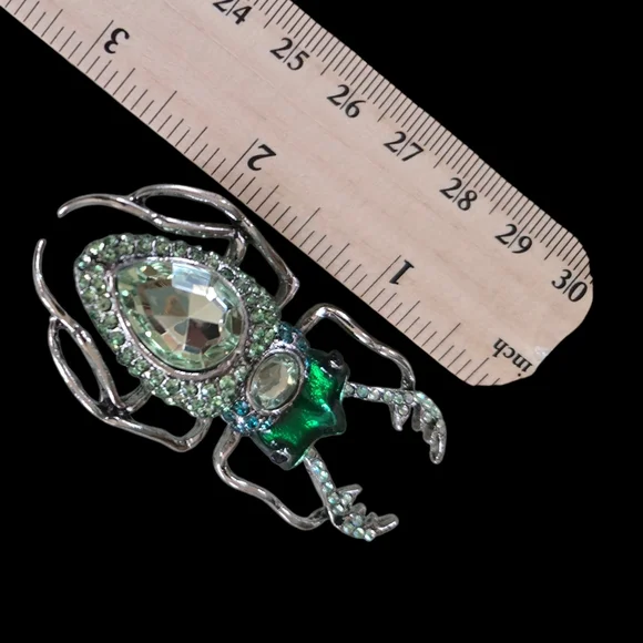 Elegant Green and Silver Beetle Brooch - Picture 3 of 3